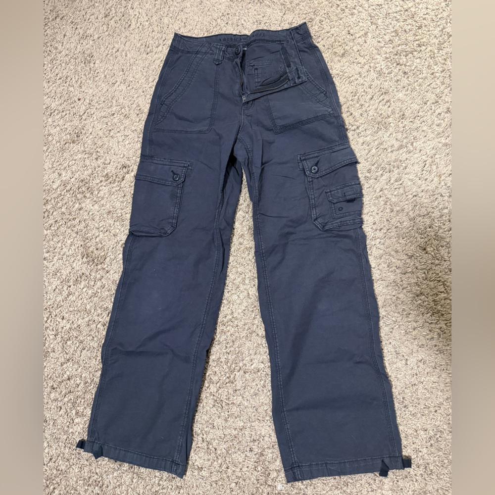 Women’s black American Eagle Cargo Pants